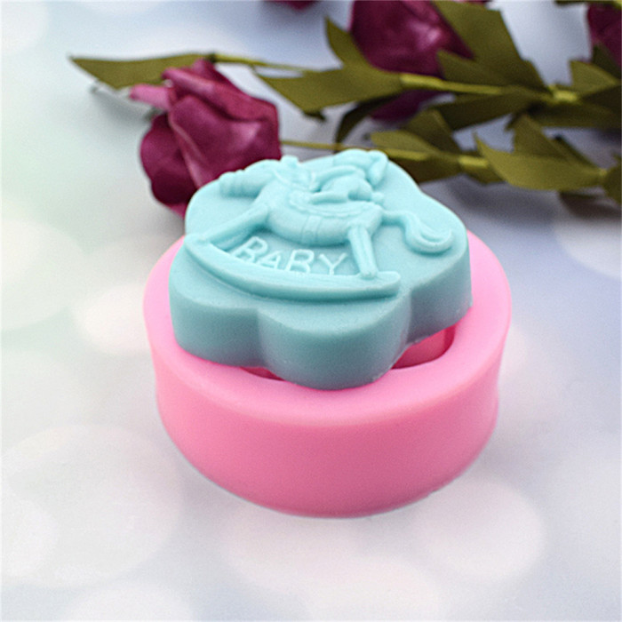 Trojan Rabbit Silicone Mold Soap Mold DIY Baking Chocolate Mold Aromatherapy Gypsum Mold Jelly Pudding Mold