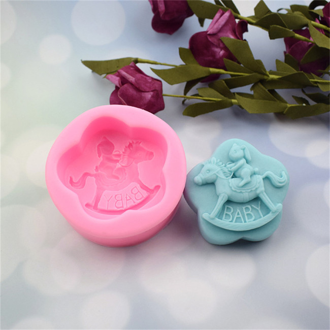 Trojan Rabbit Silicone Mold Soap Mold DIY Baking Chocolate Mold Aromatherapy Gypsum Mold Jelly Pudding Mold