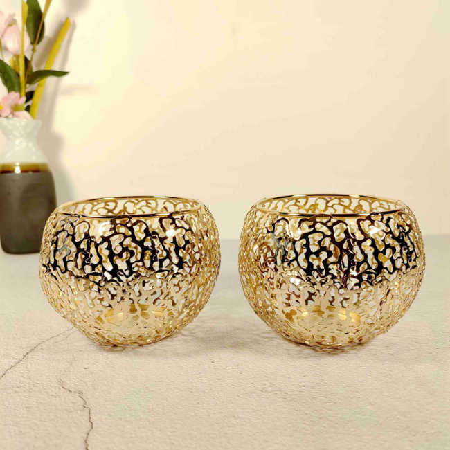 Creative Golden Hollow Candle Holders Set of 2 for Tea light Pillar Candles Metal Candleholders Table Decoration Graduation Gifts Bridesmaid Gifts