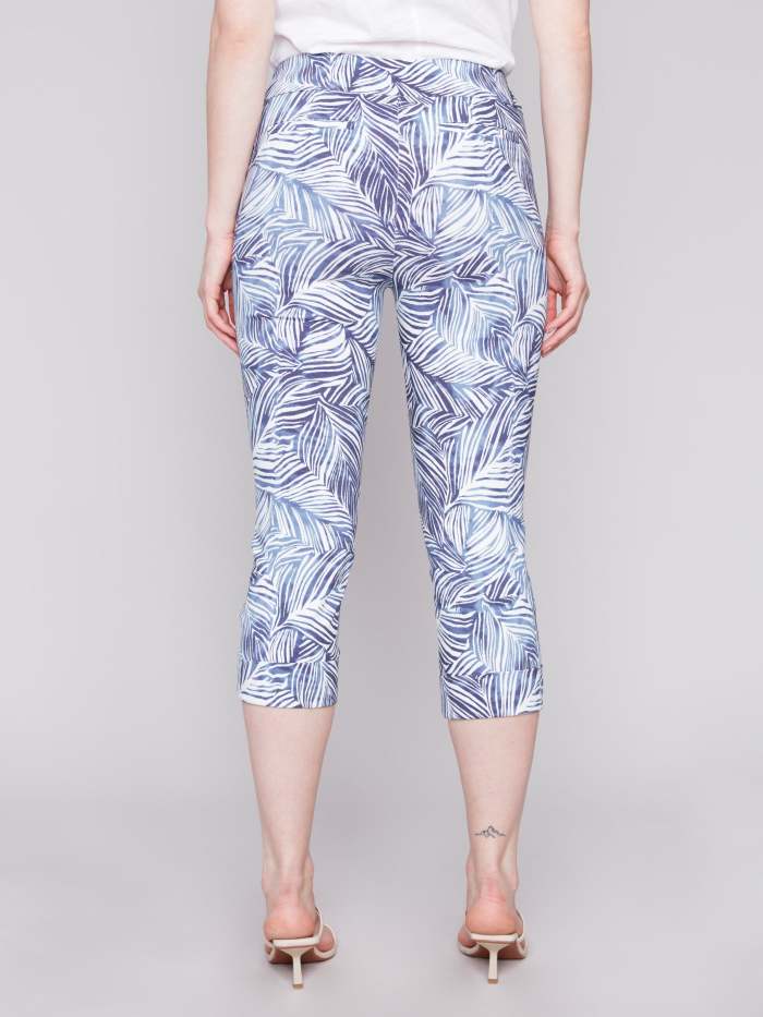 Printed Stretch Pull-On Capri Pants - Leaves