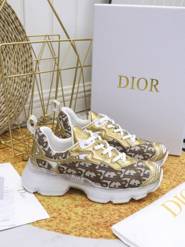 DIOR's latest runway top version 😎B31 sneakers