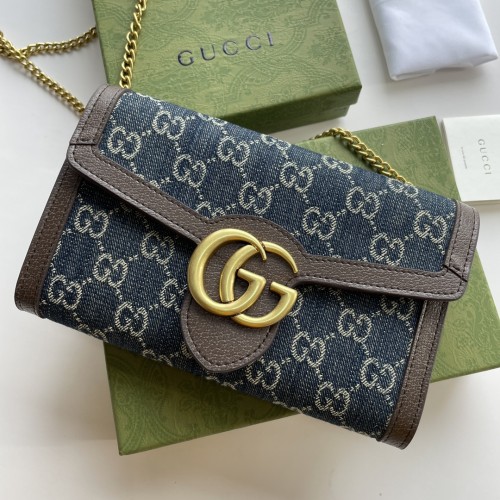 Gucci401232LM021