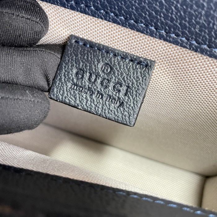 Gucci421970LM521