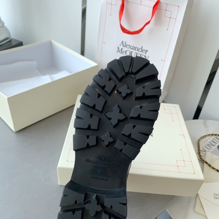Alexander MCQueen shoes fluff inside high-top with shoelace 001