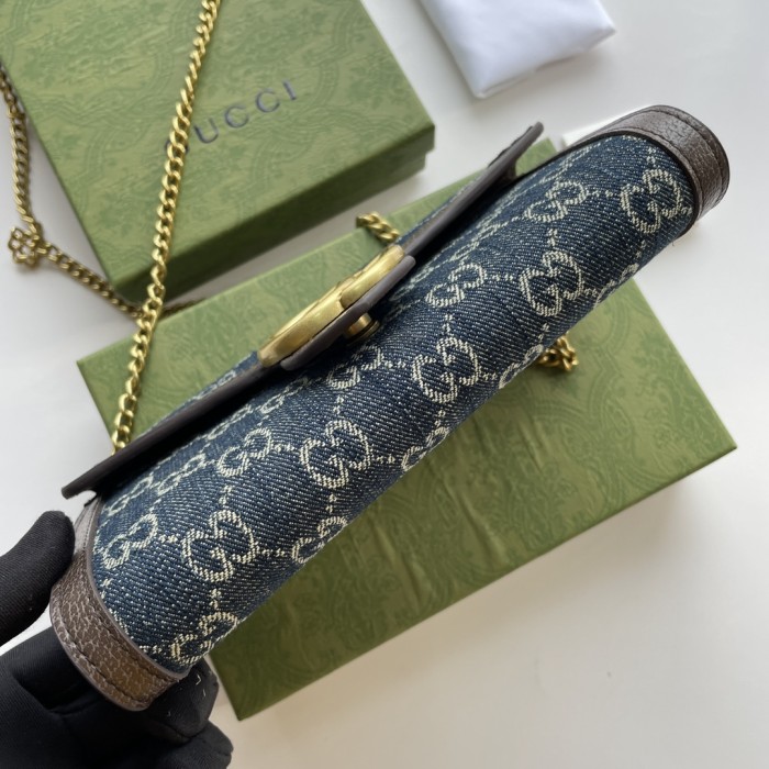 Gucci401232LM021