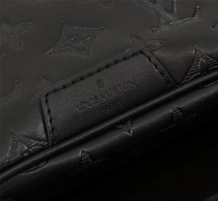 Louis Vuitton DISCOVERY BUMBAG