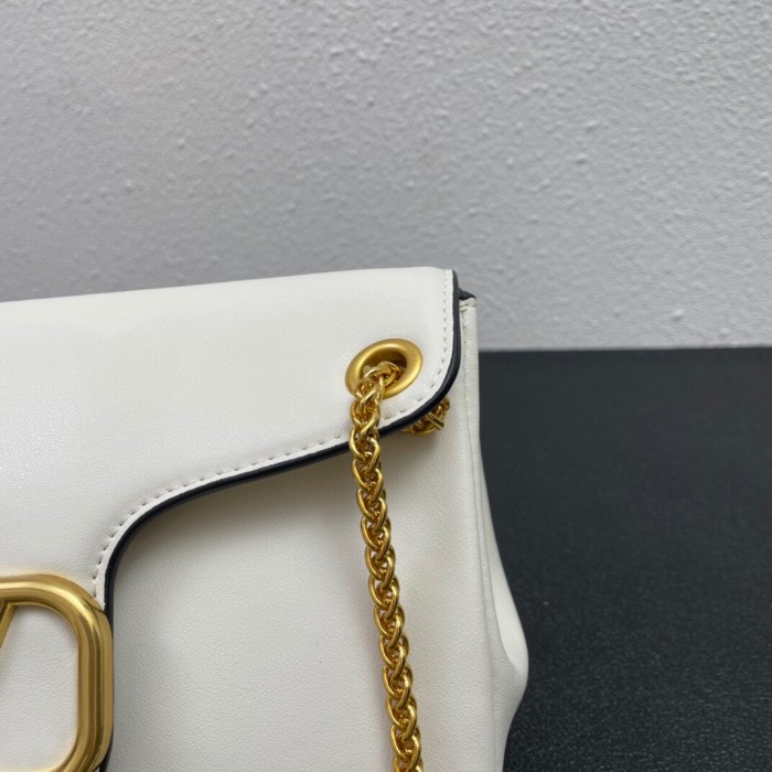 VALENTINO STUD SIGN NAPPA SHOULDER BAG
