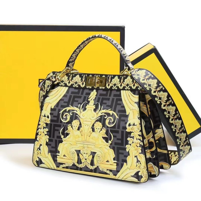 Fendi008JQE082