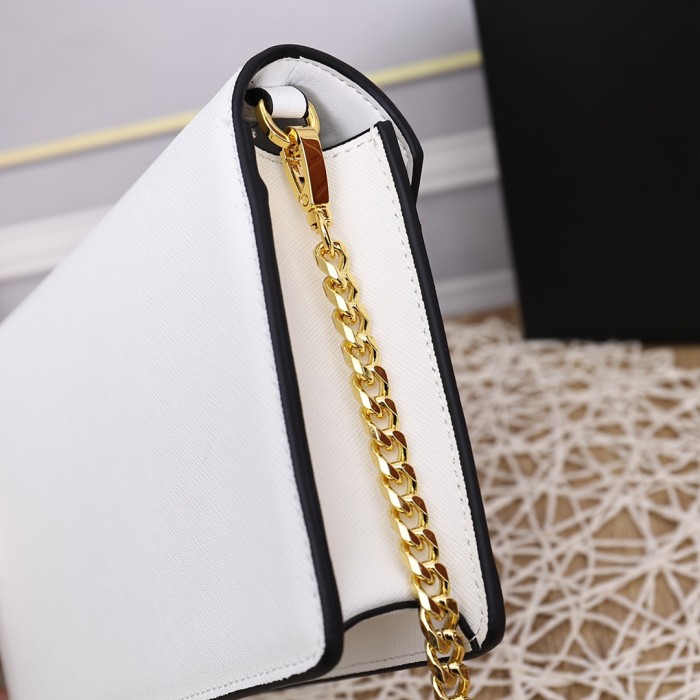 Prada0836 22PJ551