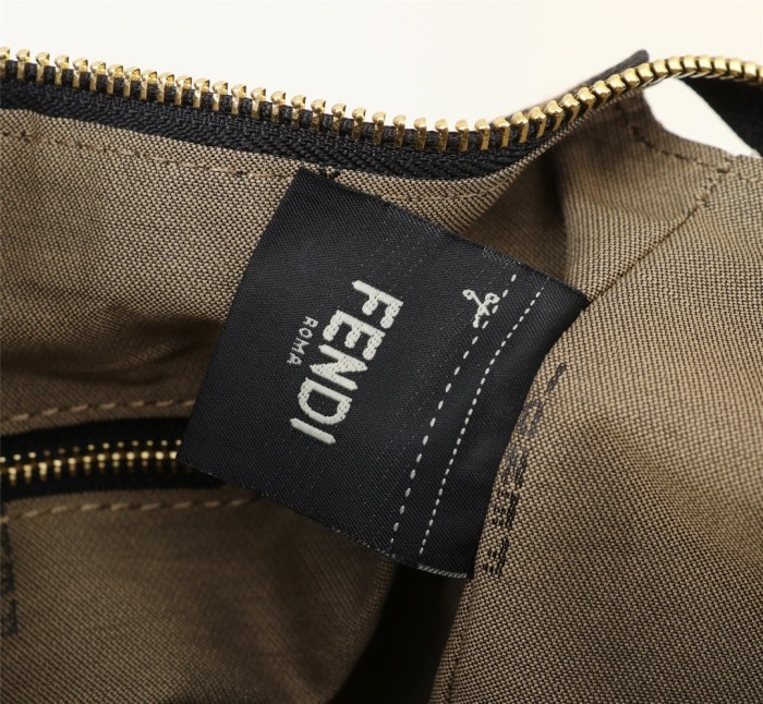 Fendi004JQE061