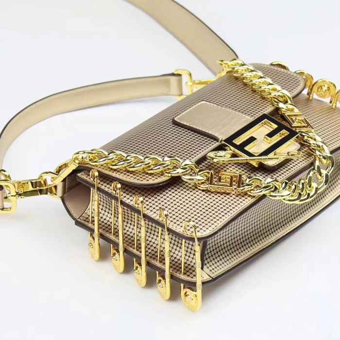 Fendi003JQE002
