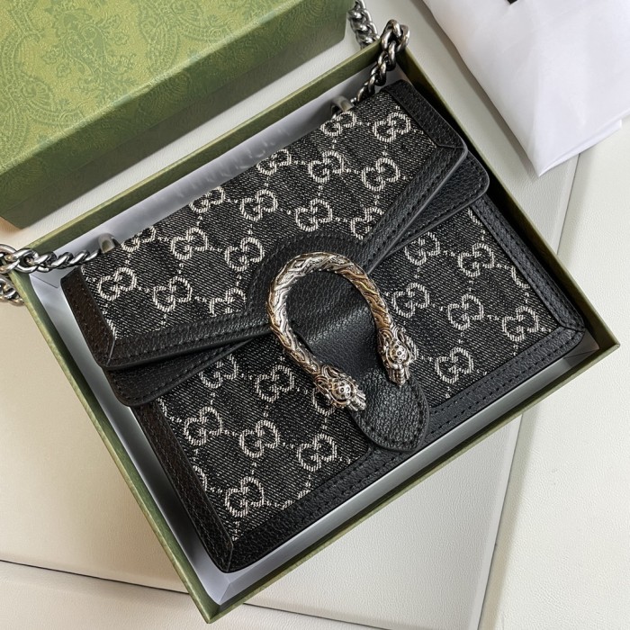 Gucci421970LM521