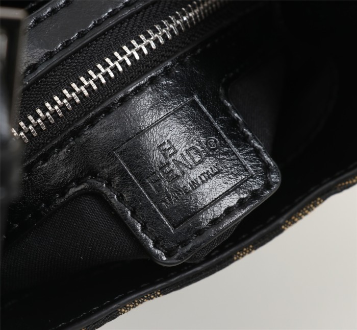 Fendi2010JQE071