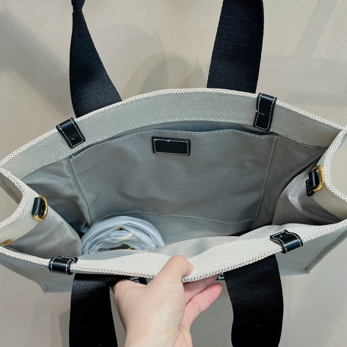 Chloe002LM501