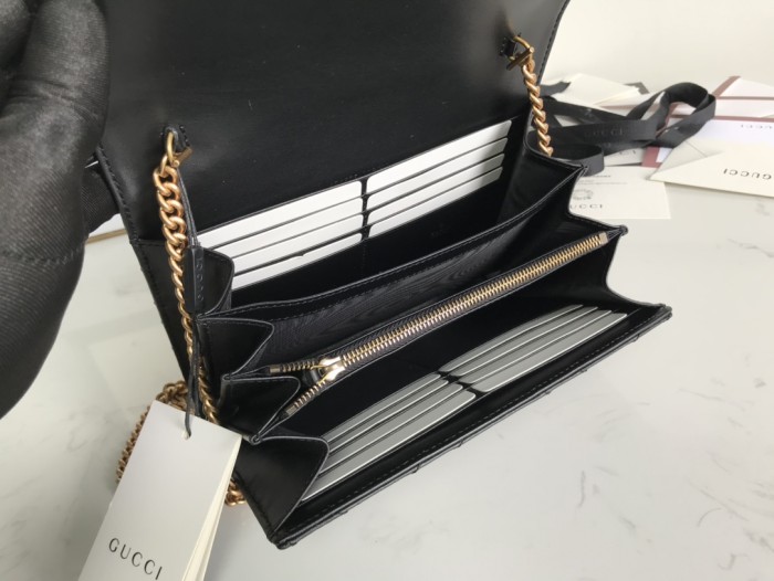 Gucci474575smile071