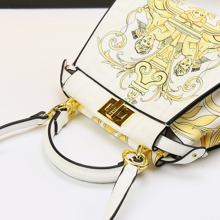 Fendi009JQE052