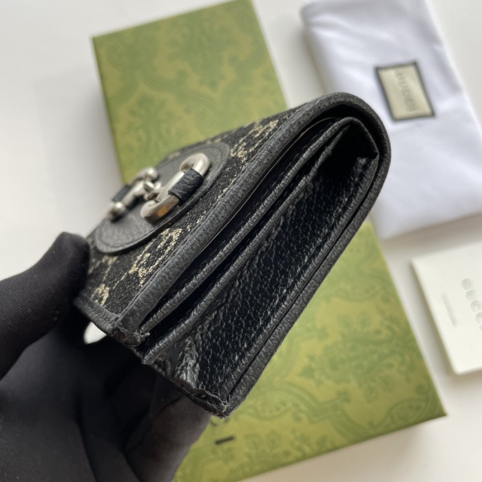 Gucci621887LM06