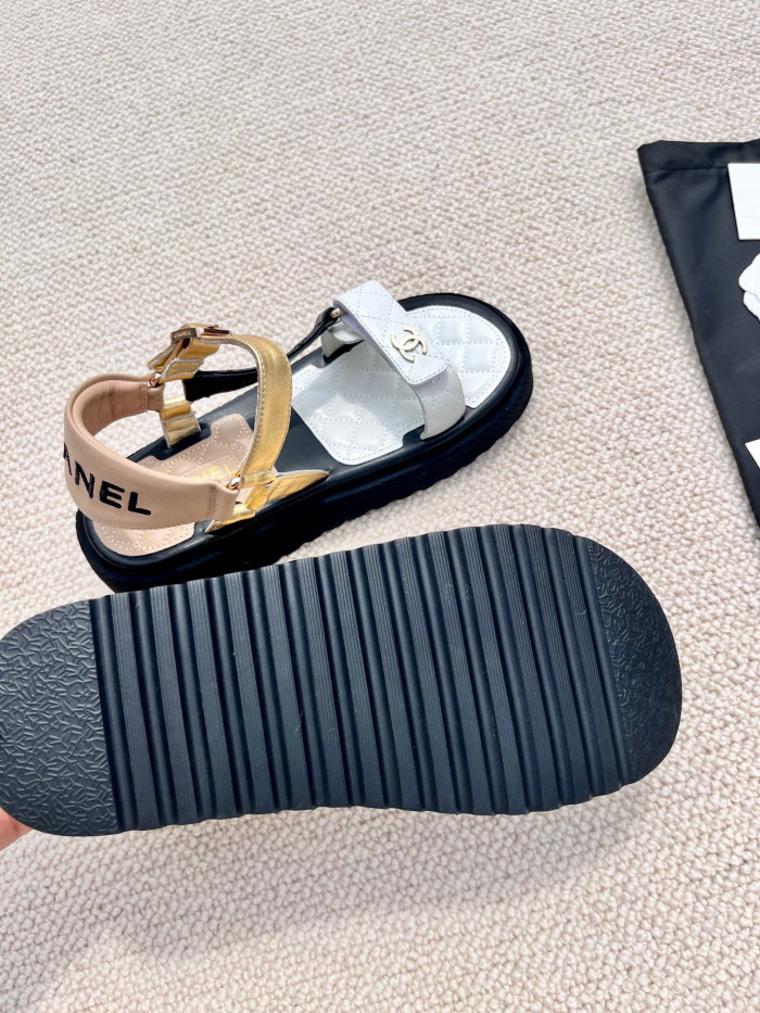 Chanel 糖果色凉鞋052