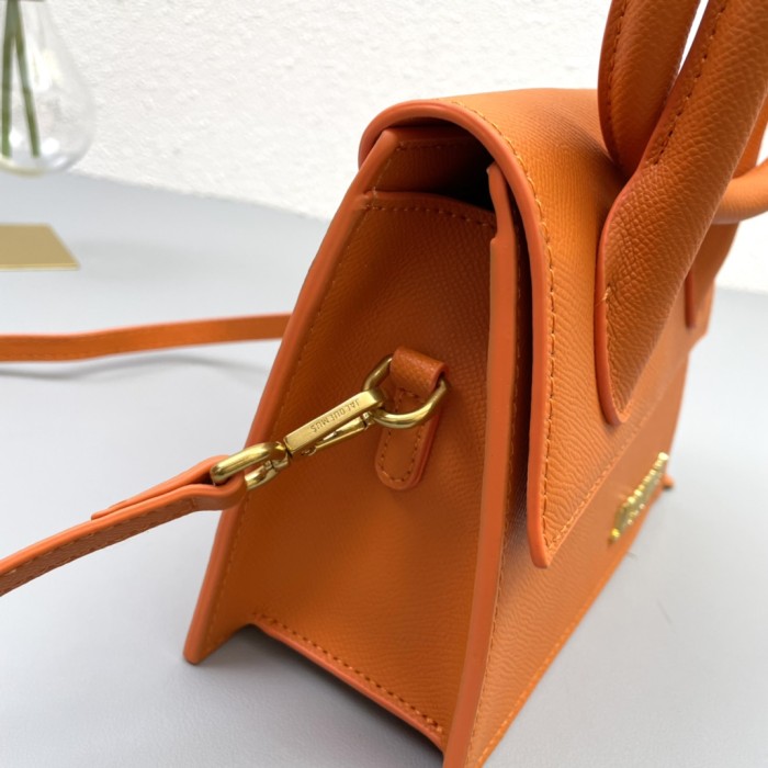 JACQUEMUS 2023 22PJ551