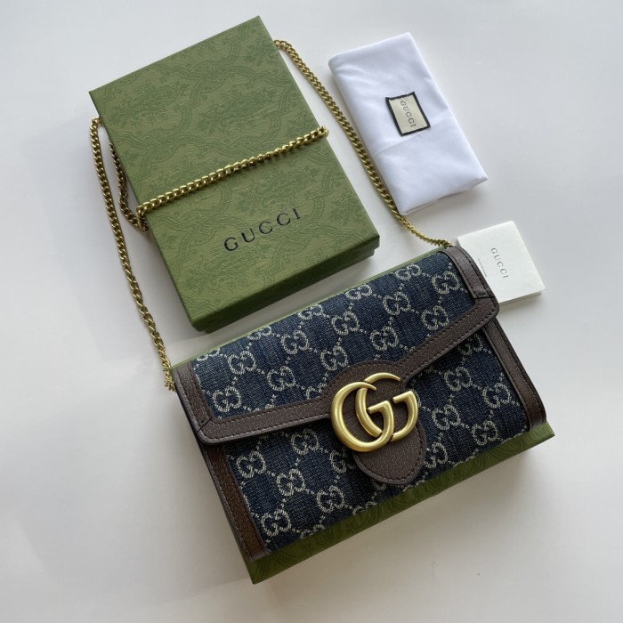 Gucci401232LM021