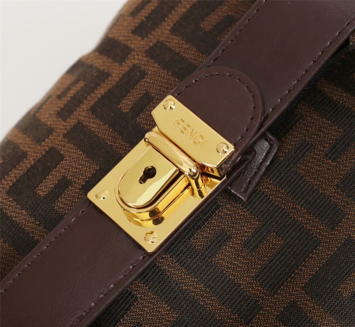 Fendi004JQE061