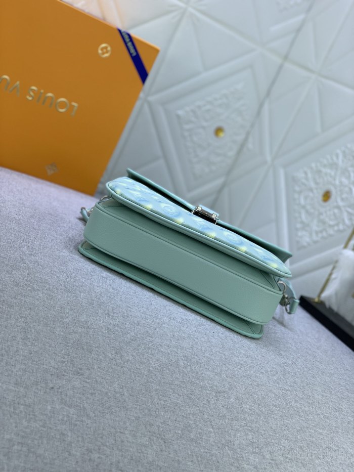 Louis Vuitton POCHETTE MÉTIS