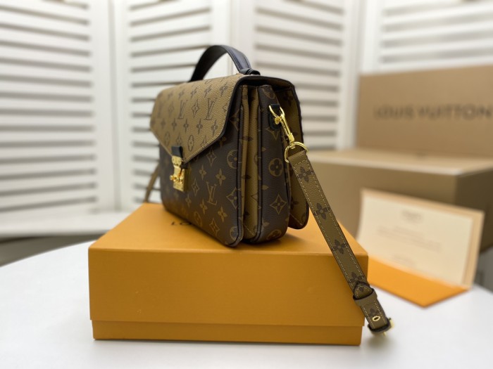 Louis Vuitton POCHETTE MÉTIS