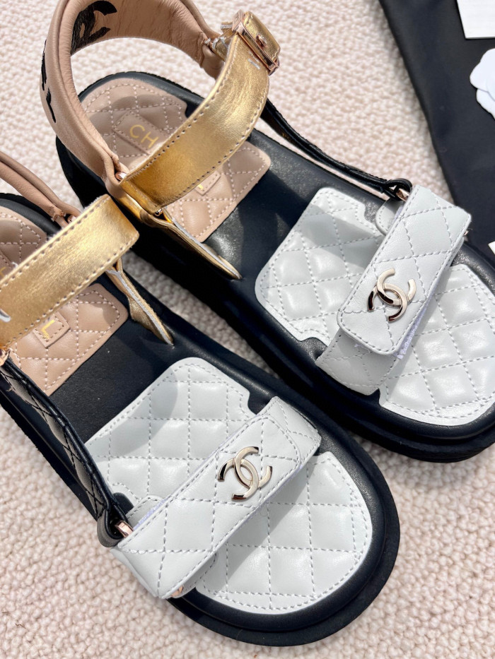 Chanel 糖果色凉鞋052