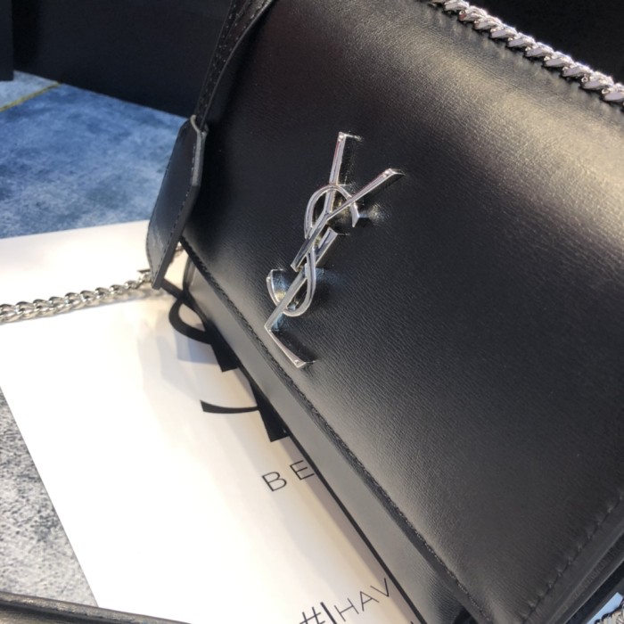 YSL SUNSET MEDIUM CHAIN BAG IN SMOOTH LEATHER