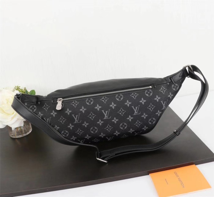 Louis Vuitton DISCOVERY BUMBAG