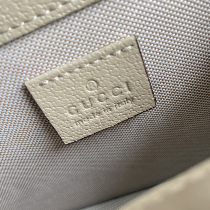 Gucci421970LM521