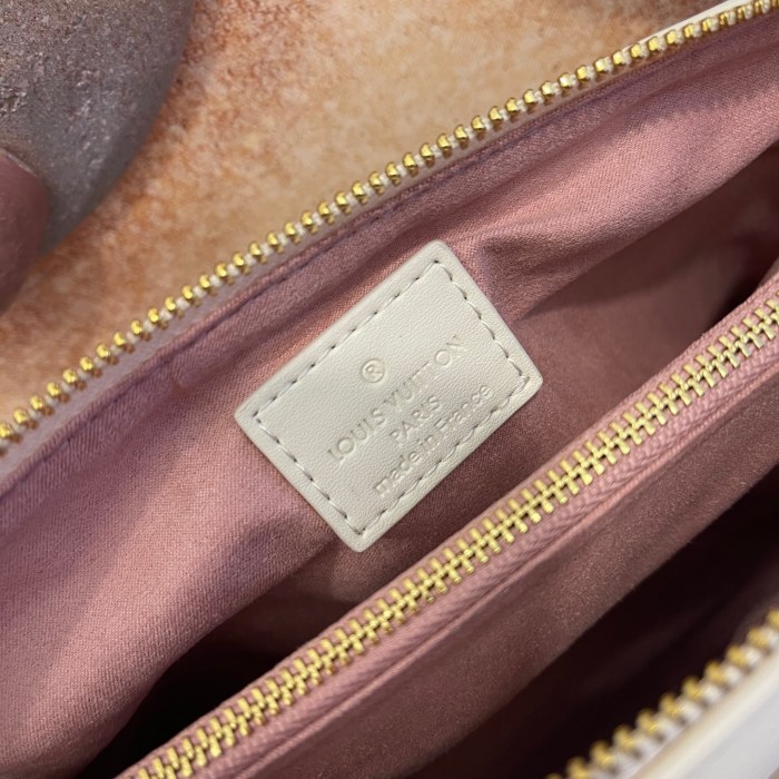 Louis Vuitton COUSSIN PM