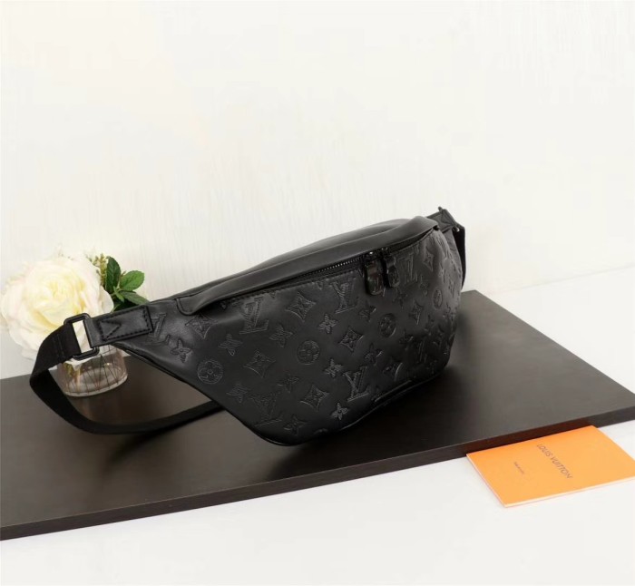 Louis Vuitton DISCOVERY BUMBAG