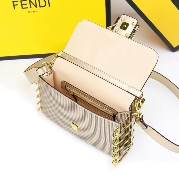 Fendi003JQE002