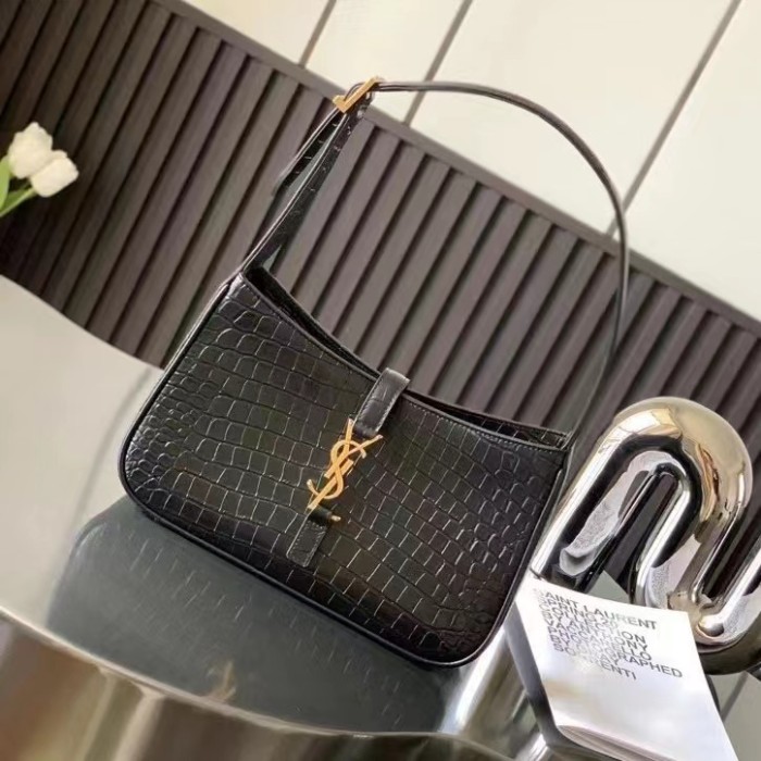 YSL LE 5 À 7 HOBO BAG IN SMOOTH LEATHER