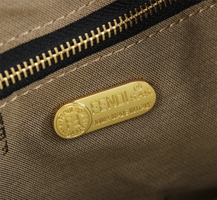 Fendi004JQE061