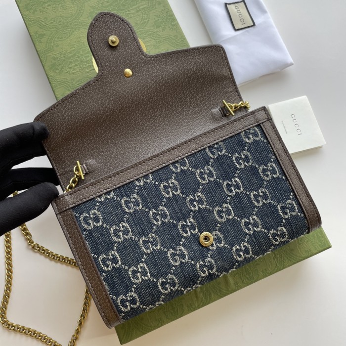 Gucci401232LM021