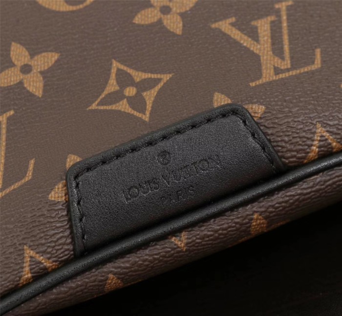 Louis Vuitton DISCOVERY BUMBAG