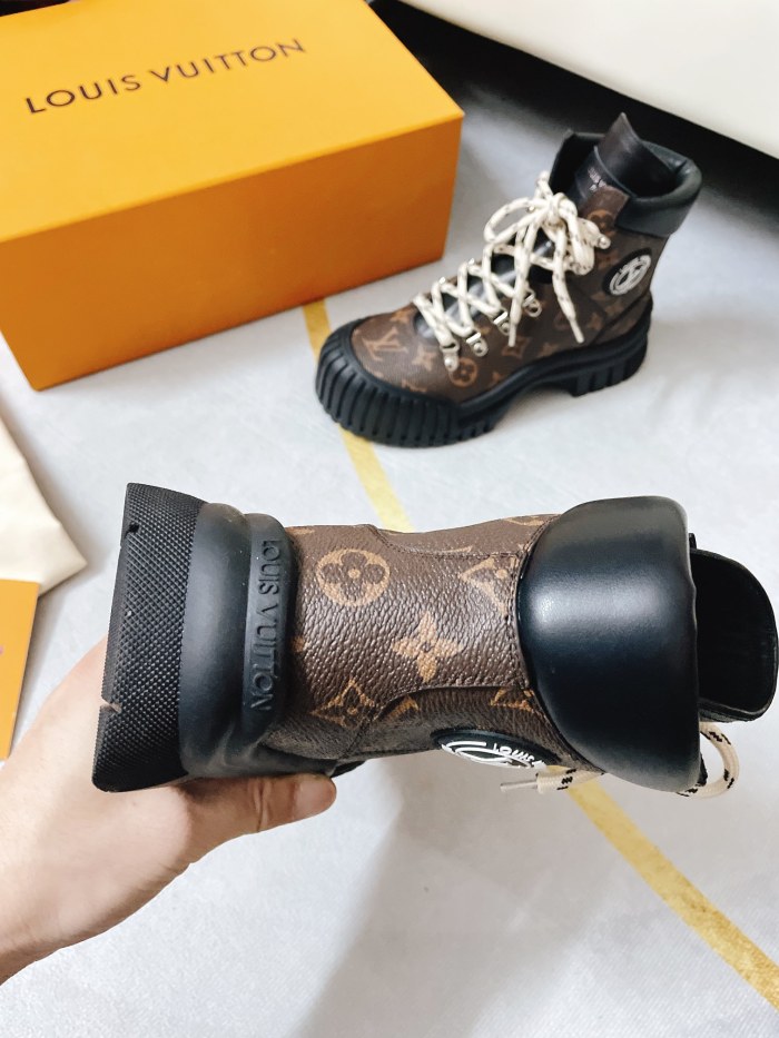 Louis Vuitton shoes RUBY FLAT RANGER LV009