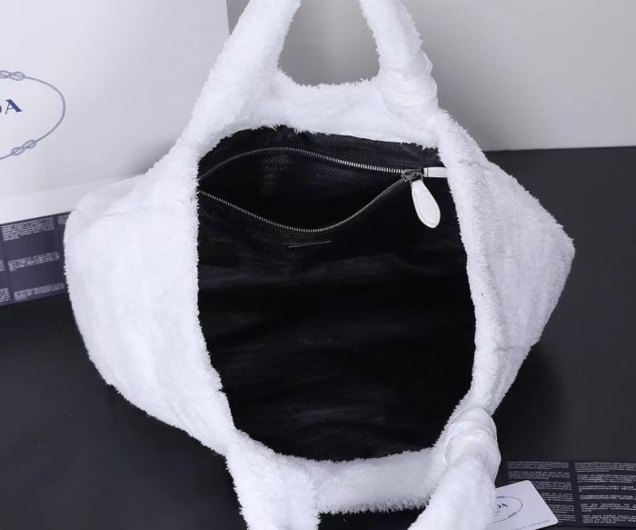 Prada001MQ051