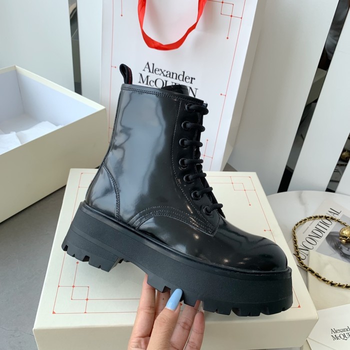 Alexander MCQueen shoes fluff inside high-top with shoelace 001