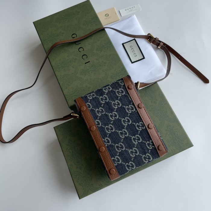 Gucci625615LM011