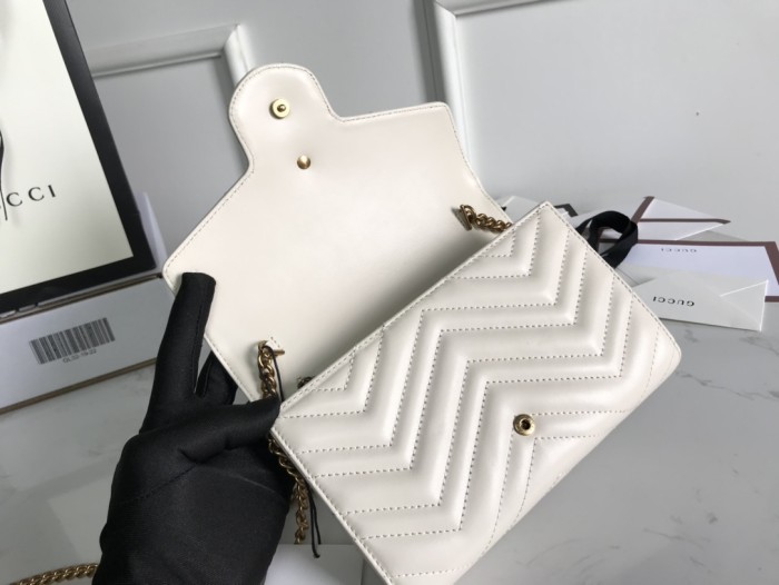 Gucci474575smile071