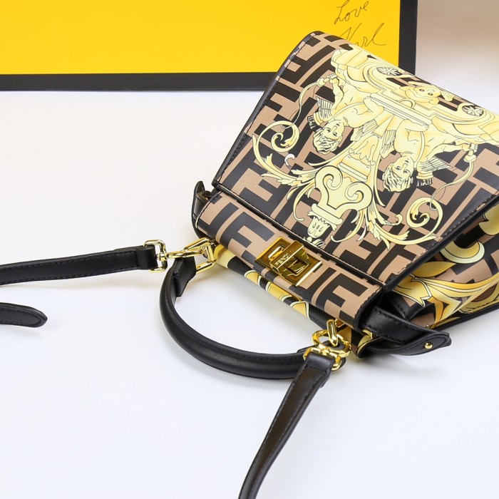Fendi009JQE052