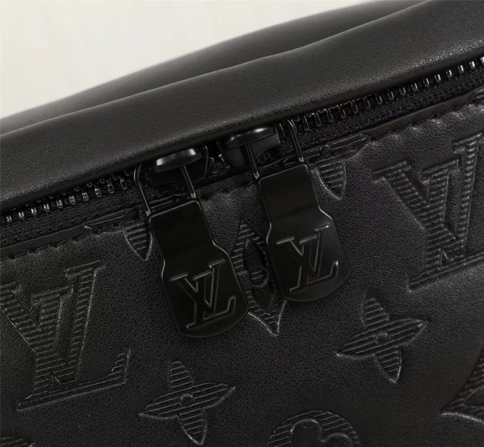 Louis Vuitton DISCOVERY BUMBAG