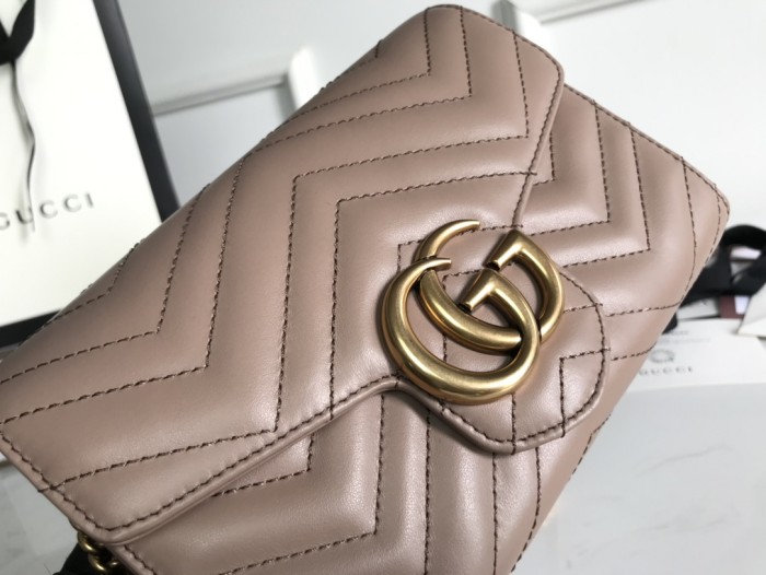 Gucci474575smile071