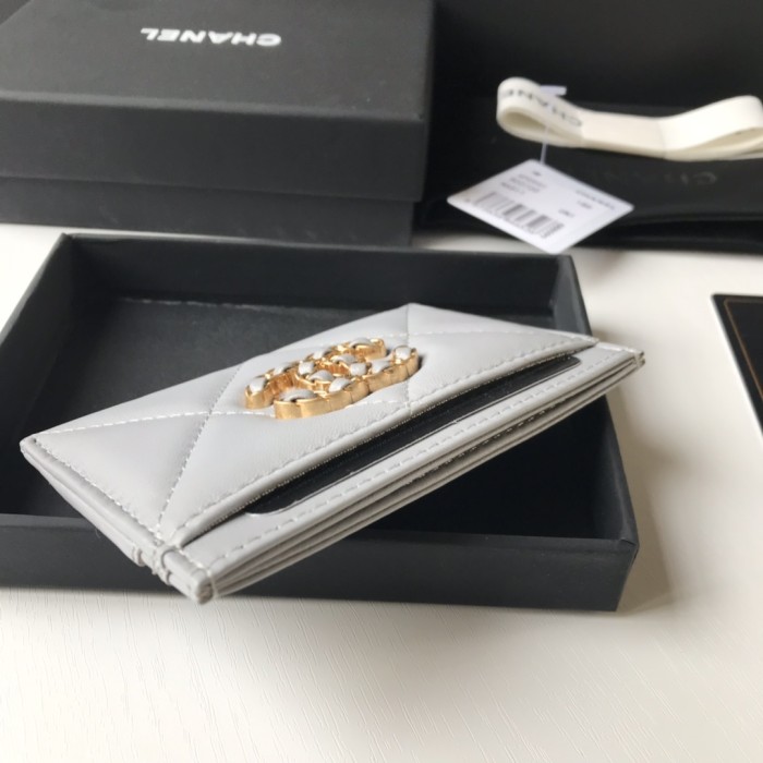 CHANEL 19 CARD HOLDER