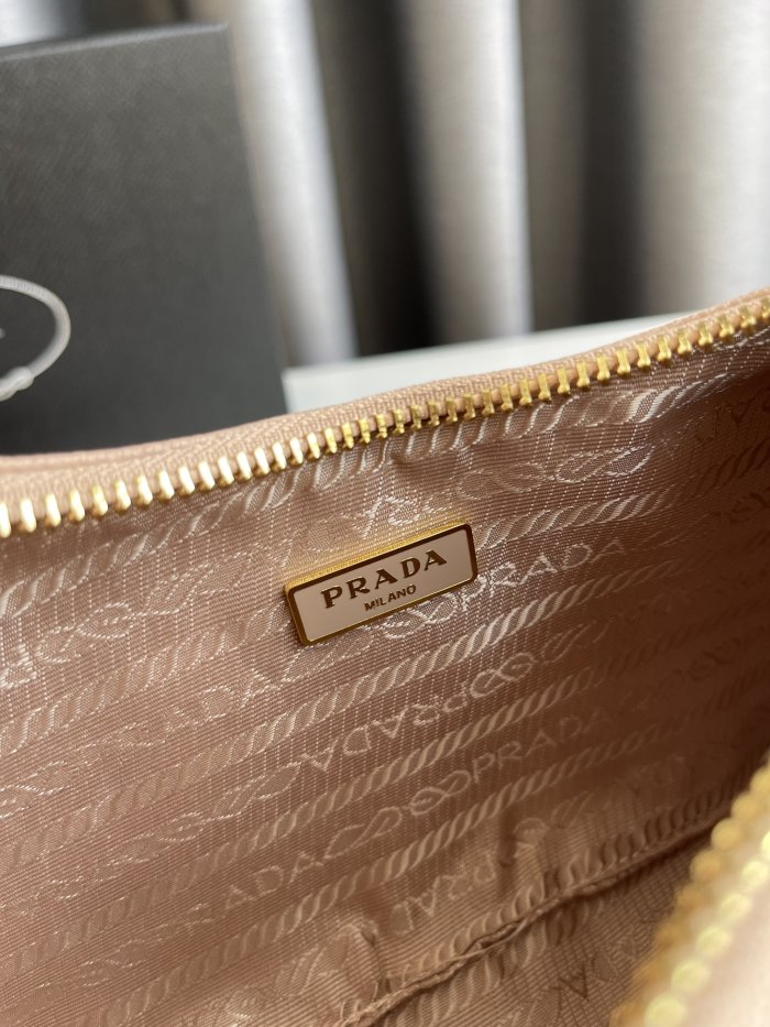 Prada Re-Edition 2005 Saffiano leather bag