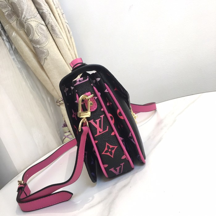 Louis Vuitton POCHETTE MÉTIS