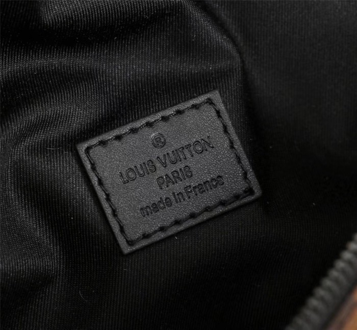 Louis Vuitton DISCOVERY BUMBAG